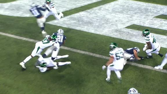 Zeke breaks through defense for fourth-quarter TD