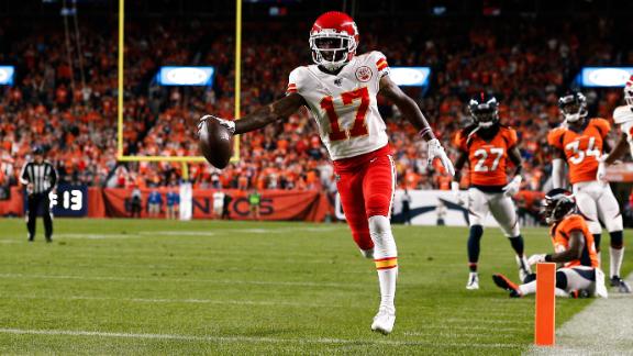Mahomes connects with Hardman for 21-yard TD