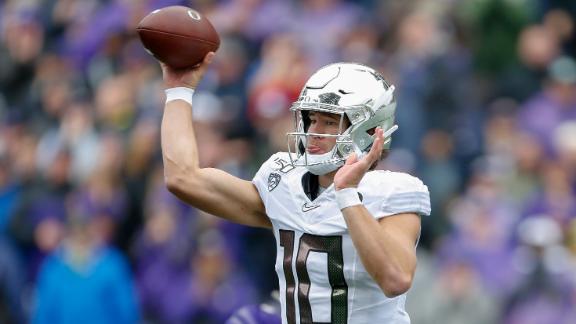 Herbert leads Oregon to comeback win over Washington