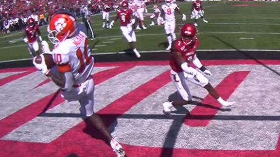 Clemson's Ngata makes leaping TD grab