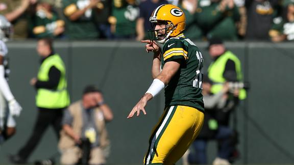 Rodgers dominates Raiders with 6-TD performance
