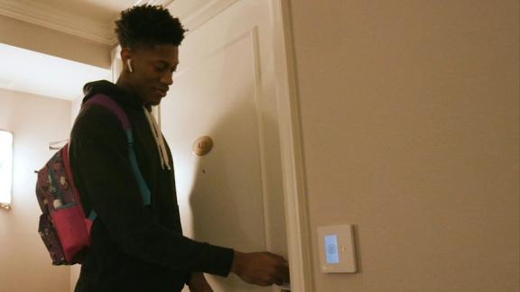 Behind the scenes with rookie De'Andre Hunter before his debut