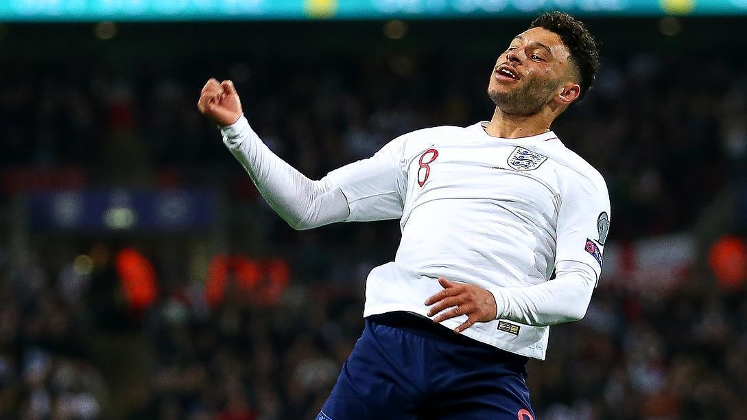 Oxlade-Chamberlain's rocket puts England in front