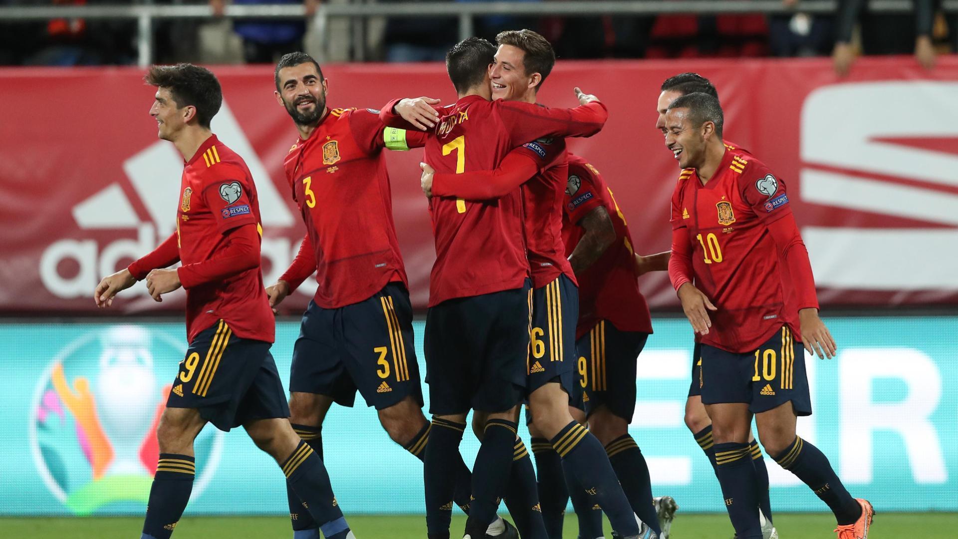 Spain score twice in a minute