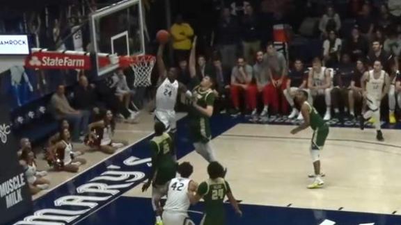 Fitts elevates to throw down Tomahawk jam