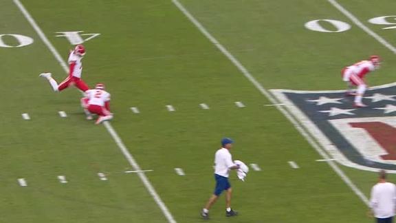 Butker drills 70-yard FG in warmups