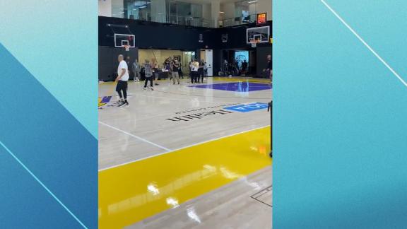 Chappelle works on his step-back at Lakers practice