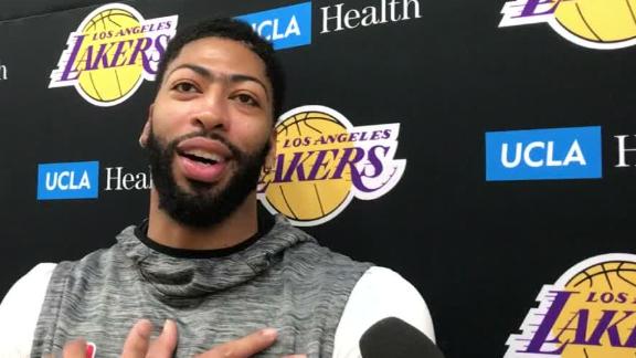 Davis jokes about Westbrook's fashion choices