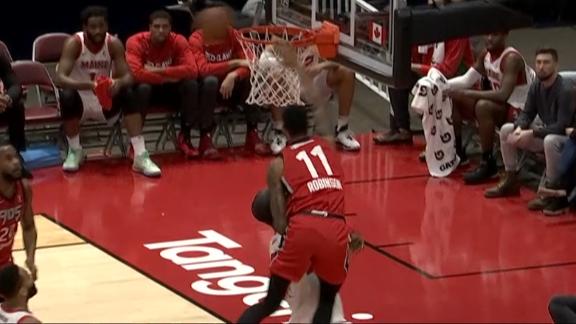 Robinson's dunk attempt over Fall fails badly