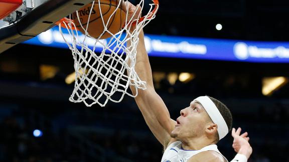 Gordon elevates for 360 slam