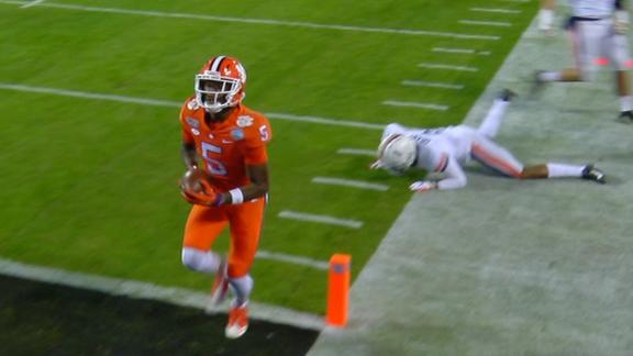 Lawrence connects with Higgins for 19-yard TD