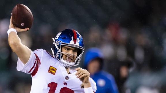 Eli throws for 179 yards and 2 TDs in first half vs. Eagles