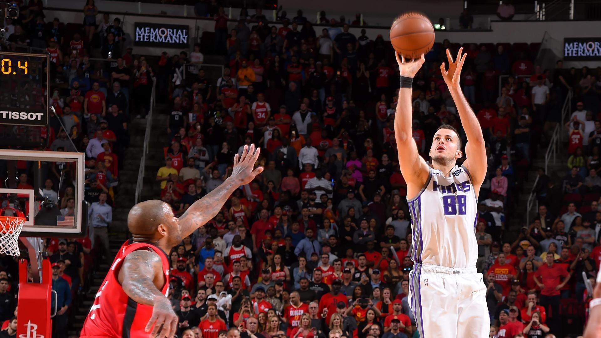Bjelica hits buzzer-beater to lift Kings over Rockets
