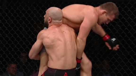 Akhmedov slams Heinisch to the canvas