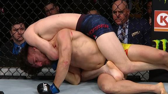 Hooper nearly submits Teymur