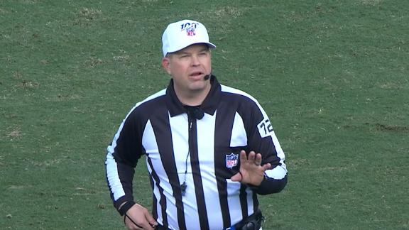 Referee asks Oakland crowd to stop using lasers