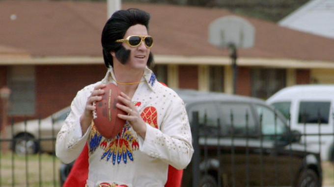 Peyton runs Elvis' plays with high school students