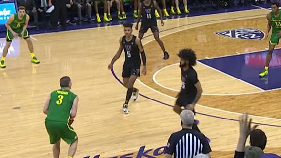 Oregon's Pritchard shows off range late in game