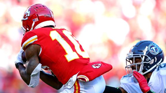 Mahomes delivers perfect TD pass to Hill