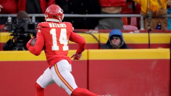 Mahomes finds Watkins deep downfield for TD