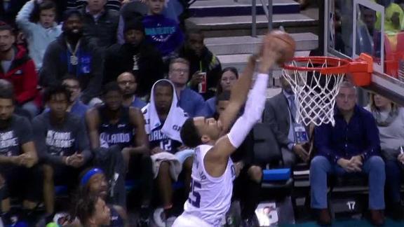 Monk finds a cutting Washington for the dunk