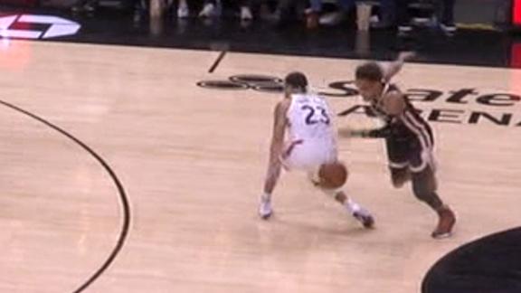 Trae fools VanVleet, dribbles between his legs