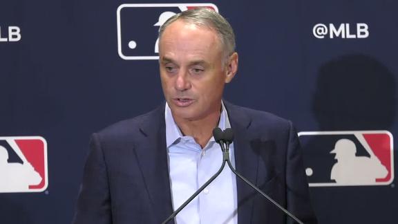 Manfred apologizes for calling WS trophy a 'piece of metal