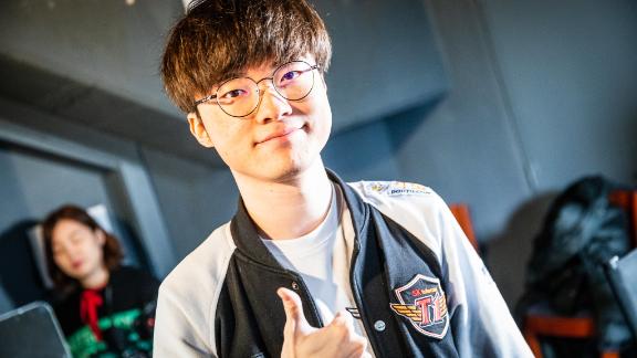 FAKER TRIES MISS FORTUNE WITH NEW BUFFS! - T1 Faker Plays Miss