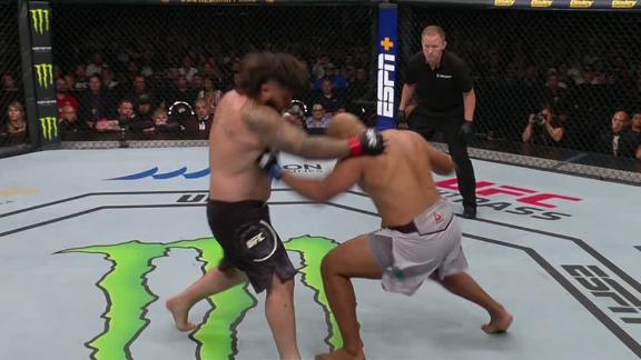 Sosoli, de Lima have wild start to heavyweight fight
