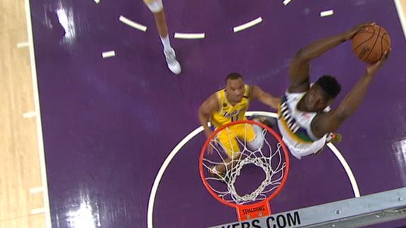 Zion throws down thunderous slam with LeBron below
