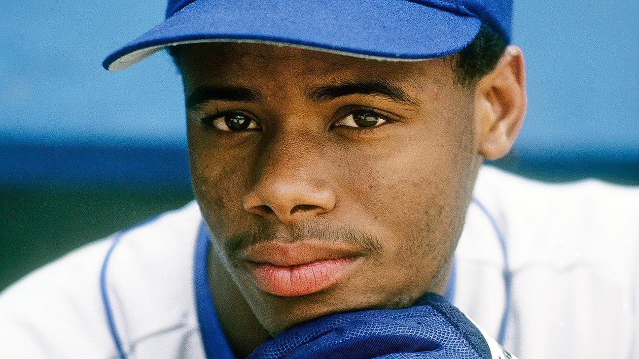 The Kid has a new job: Griffey Jr. takes turn as professional photographer
