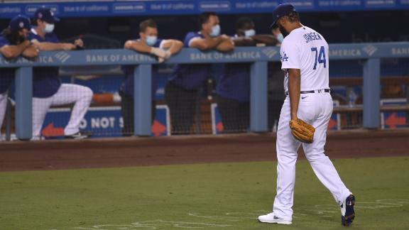 Kike Hernandez High Five GIF - Kike Hernandez High Five Dodgers