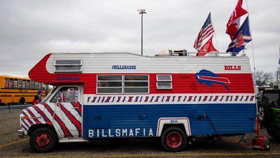 In Buffalo, Bills Mafia tries (and fails) to keep it together as 2021 title  dreams seem weirdly within reach - ESPN