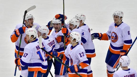 Islanders top Devils in SO for ninth straight win