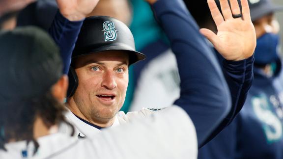 Mariners' 7-run eighth inning lifts them to improbable victory