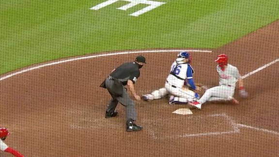 Braves fans throw debris on field after controversial call