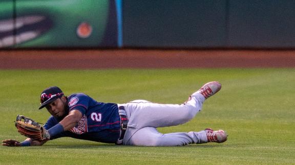 A's set to sign Mitch Moreland, an experienced left-handed bat