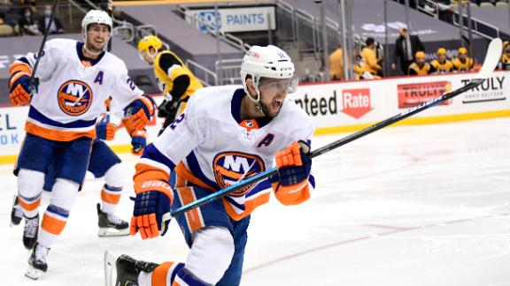 Islanders Stun Pens 3 2 In Double Ot Take 3 2 Series Lead Abc7 New York
