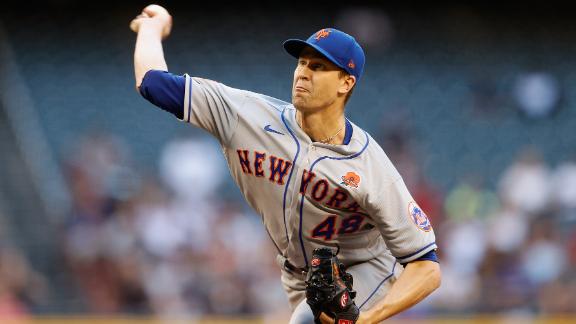 DeGrom opens game with 10 100 mph pitches, then ends frame with a slider