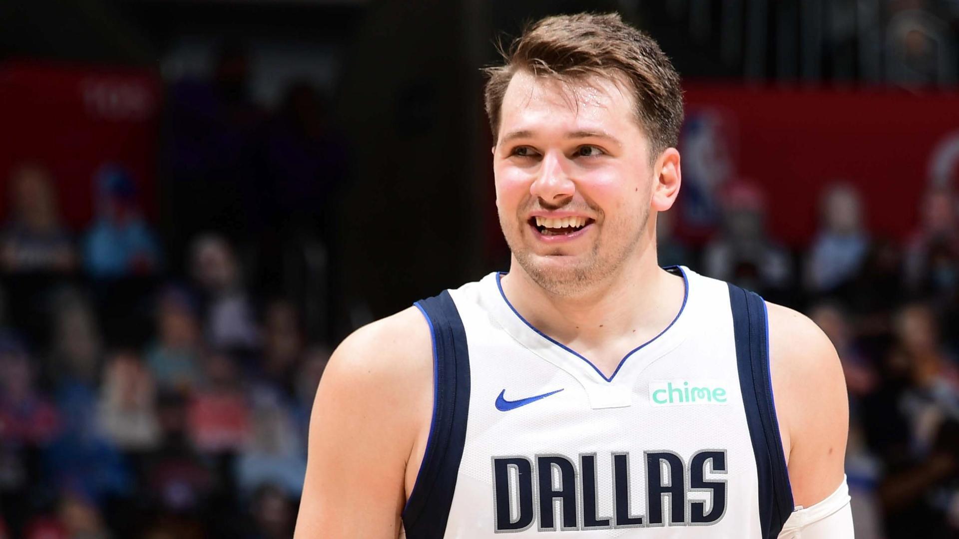 Doncic's 42-point night, late defensive stops help Mavs take Game 5