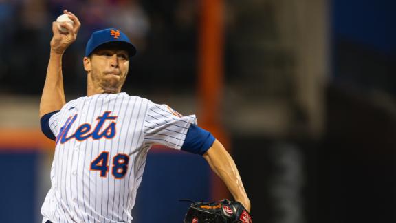 DeGrom showered with MVP chants in 10-K, 2-RBI night