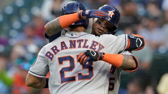 Mariners rally for seven runs in 8th to stun Astros