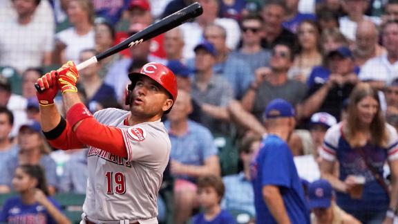 Votto extends power surge, Reds roll past Cubs 8-2