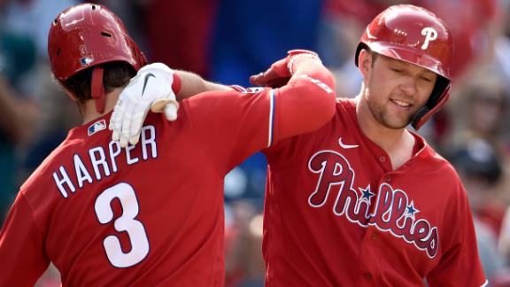 Harper, Hoskins rally Phillies in 7th