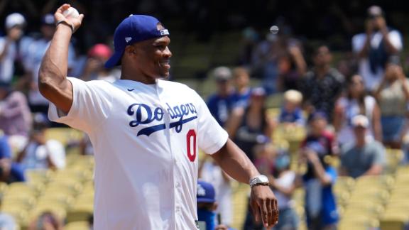 Dodgers Video: Anthony Davis Throws Out First Pitch For Lakers Night At  Dodger Stadium