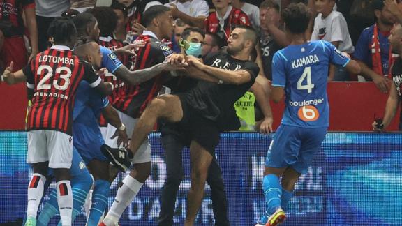 Jogo entre Nice e Olympique de Marselha é paralisado por faixas homofóbicas, futebol francês