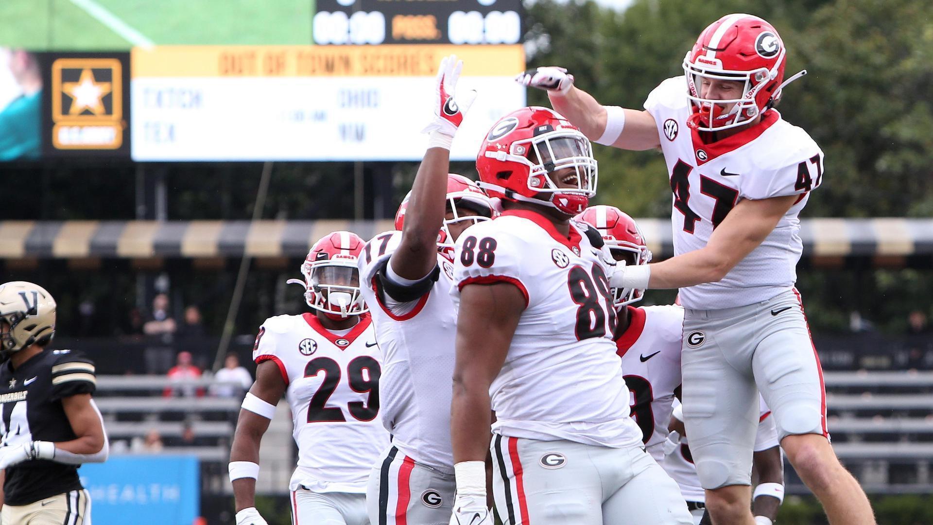 Daniels plays quarter as No. 2 Georgia dominates Vandy 62-0