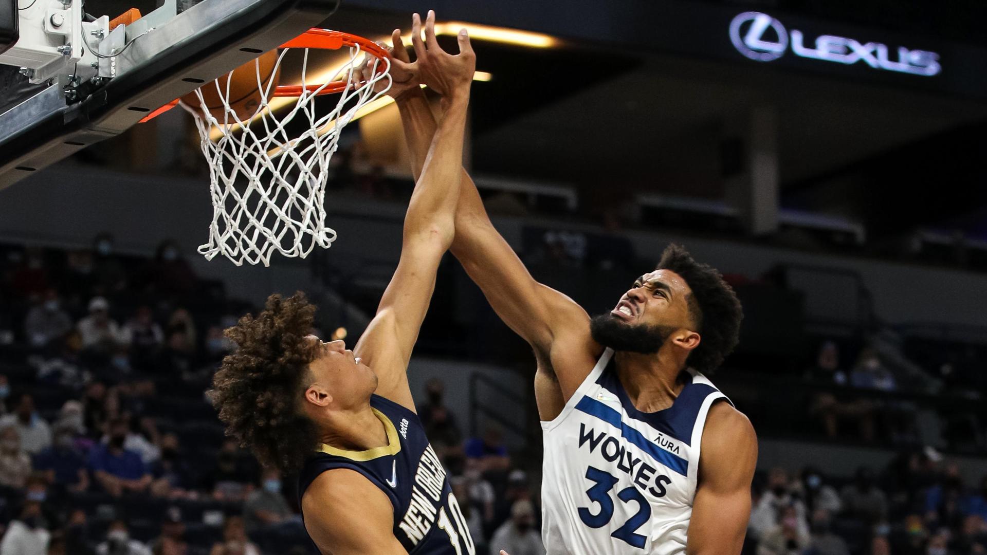 KAT posterizes Jaxson Hayes with vicious one-handed slam