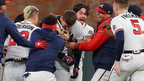 Austin Riley walks it off for the Braves in Game 1 of the NLCS