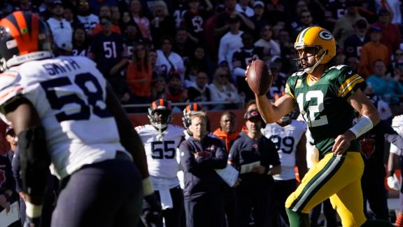 Rodgers Throws 2 TDs, Runs for 1 as Packers Beat Bears 24-14